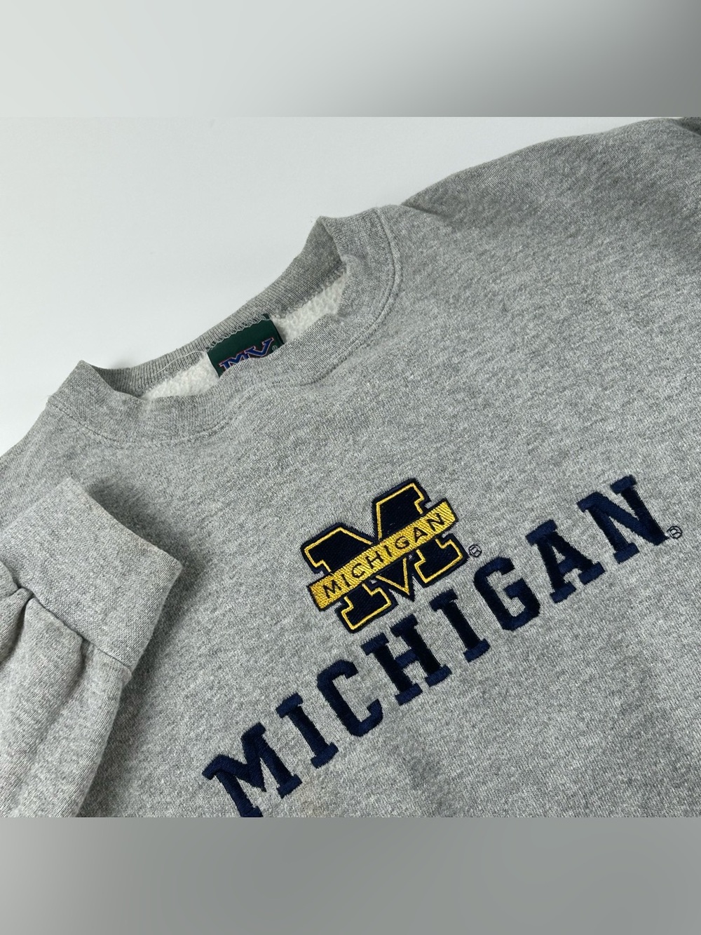 MV Sport Adult SZ XL Gray Weave Michigan Wolverines Crewneck Sweater VTG 90s Y2K